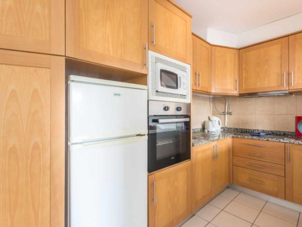 Oura Parque Apartamentos Turisticos : photo 8 de la chambre appartement 2 chambres - vue sur piscine