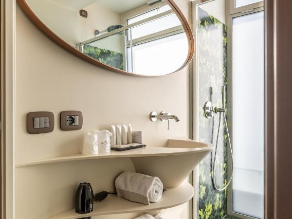 Hotel Ariston : photo 6 de la chambre chambre double supérieure avec balcon - vue sur environs