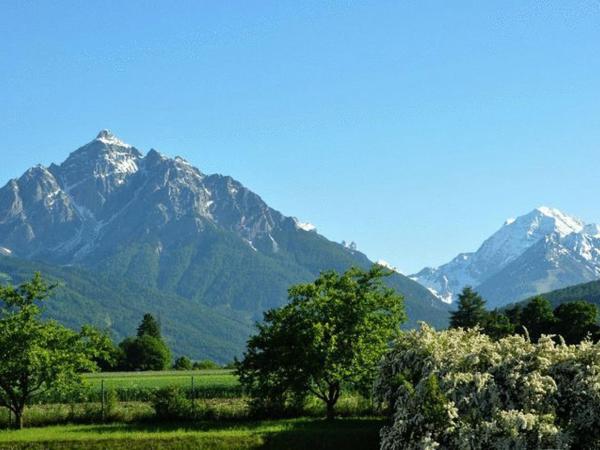 Haus Angelika - bed & breakfast - Innsbruck/Igls : photo 5 de la chambre chambre double avec balcon et parking