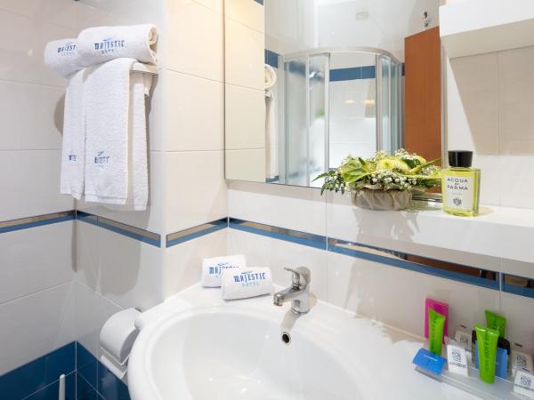 Majestic Beach Hotel & Wellness : photo 5 de la chambre chambre double ou lits jumeaux confort - vue latérale sur mer