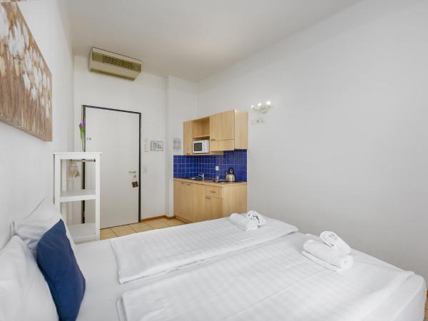 GuestHouse Lugano Center by LR : photo 3 de la chambre chambre double ou lits jumeaux - vue sur lac