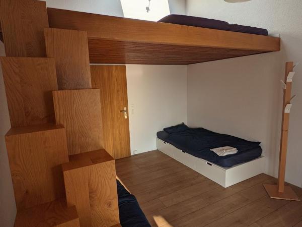 Young Backpackers Homestay : photo 4 de la chambre lit dans dortoir pour femmes de 4 lits