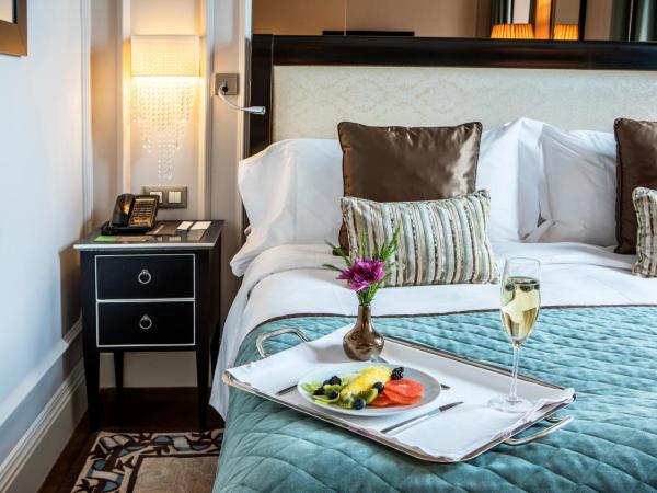 InterContinental Porto - Palacio das Cardosas, an IHG Hotel : photo 1 de la chambre hébergement lit king-size classic place de la liberté