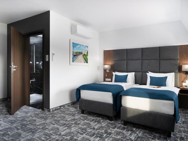 Hotel Korona Spa & Wellness : photo 2 de la chambre chambre double ou lits jumeaux avec salle de bains