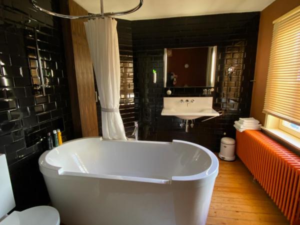 Lunatree : photo 7 de la chambre chambre double avec salle de bains privative