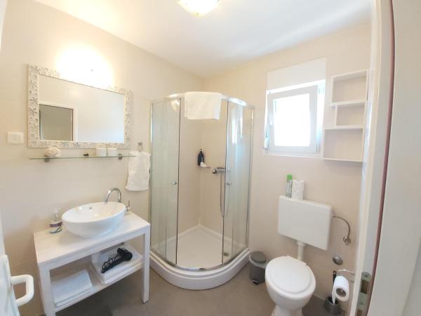 Guest House Dragić : photo 5 de la chambre chambre double avec lit d'appoint