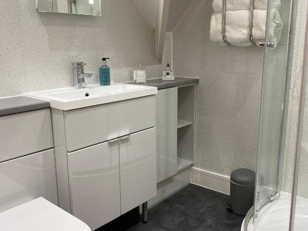 Ashbourne House : photo 5 de la chambre chambre double avec salle de bains privative