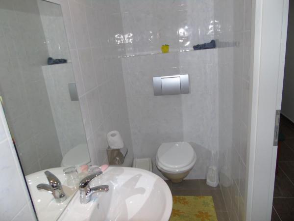 Cáfe 168 : photo 1 de la chambre chambre lits jumeaux pour personnes à mobilité réduite