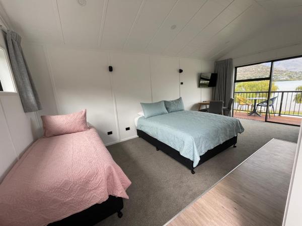 Driftaway Queenstown : photo 6 de la chambre chambre triple avec salle de bains commune