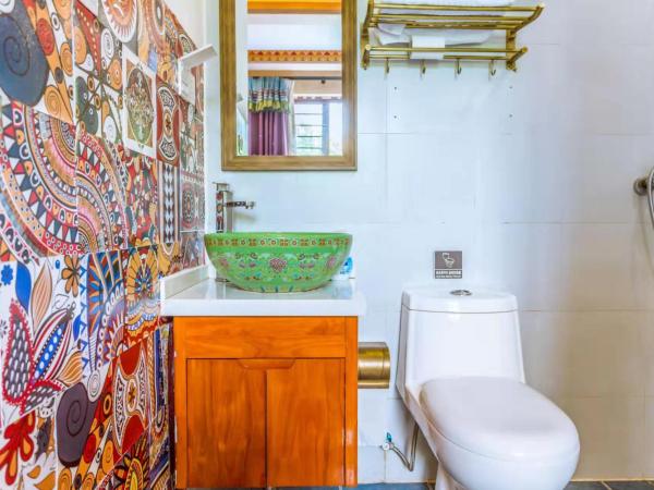 Hangzhou Citynest Music B&B 杭州栖息地音乐桌游民宿 : photo 7 de la chambre chambre double avec salle de bains privative