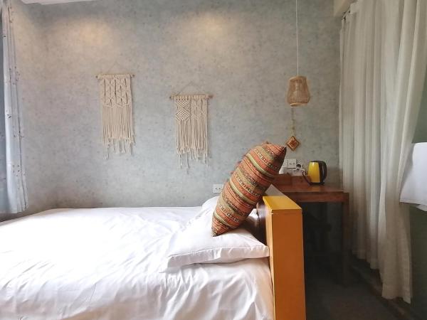 Hangzhou Citynest Music B&B 杭州栖息地音乐桌游民宿 : photo 1 de la chambre chambre lit king-size