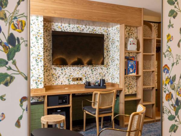 Hôtel Jardin de Cluny : photo 3 de la chambre suite junior lit king-size avec canapé-lit