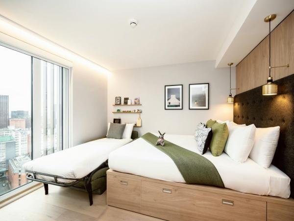 Wilde Aparthotels Manchester St. Peters Square : photo 5 de la chambre wilde studio sleeps 3 with a city view