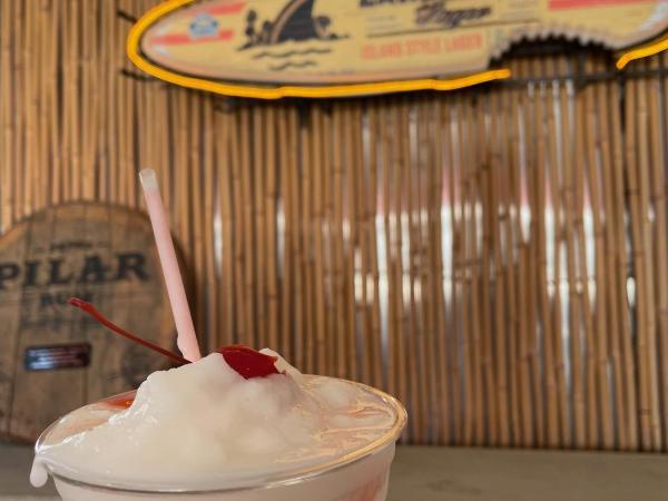 2 Bed Condo with Balcony Facing Pool and Sunsets! : photo 2 de la chambre appartement - vue sur mer