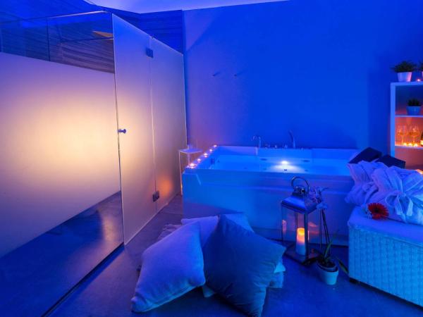 B&B Palazzo Bruca Catania : photo 6 de la chambre suite lit queen-size avec baignoire spa