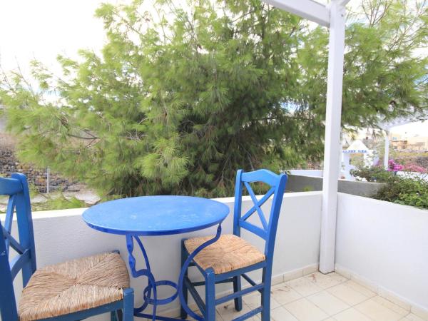 Unique Galini Oia - Adults Only : photo 4 de la chambre chambre triple - vue sur jardin