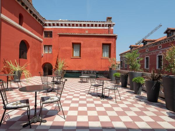 Hotel Palazzo Martinelli Dolfin : photo 10 de la chambre suite junior deluxe - vue sur canal