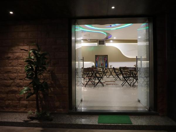 Shivam Palace & Resort : photo 4 de la chambre chambre double Économique - réservée aux indiens