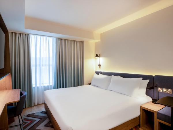 Hampton By Hilton Bath City : photo 7 de la chambre chambre lit king-size