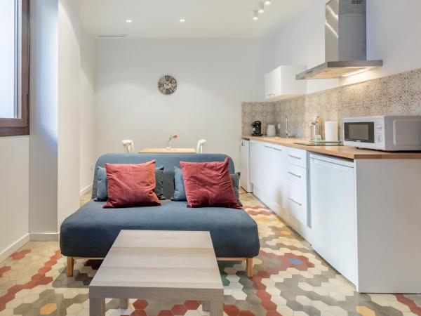 Apt with Antique Floor & lots of Sun Light : photo 3 de la chambre appartement deluxe