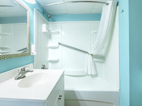 Ocean Key Resort, Virginia Beach by Vacatia : photo 6 de la chambre suite deluxe avec lit king-size