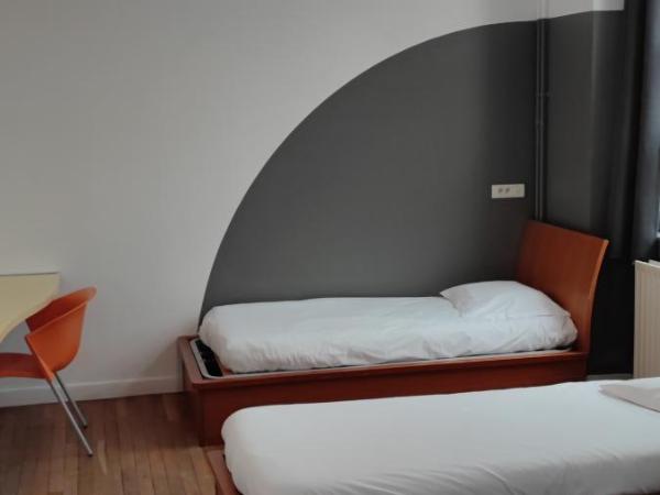 Auberge de Jeunesse HI Amiens : photo 3 de la chambre lit dans dortoir masculin de 3 lits