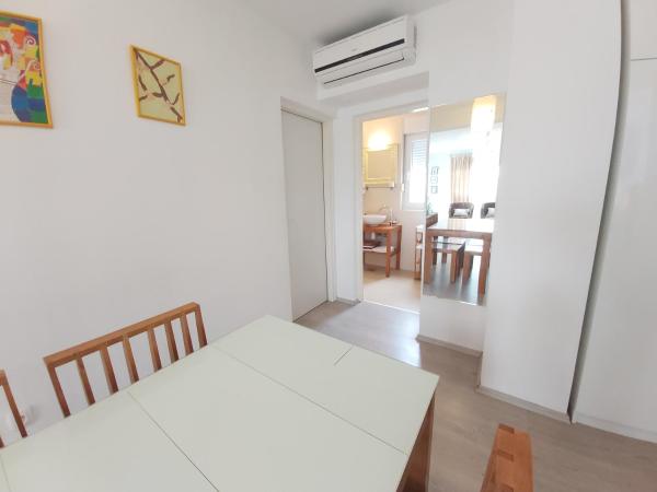 Guest House Dragić : photo 9 de la chambre appartement 1 chambre avec terrasse et vue sur le jardin