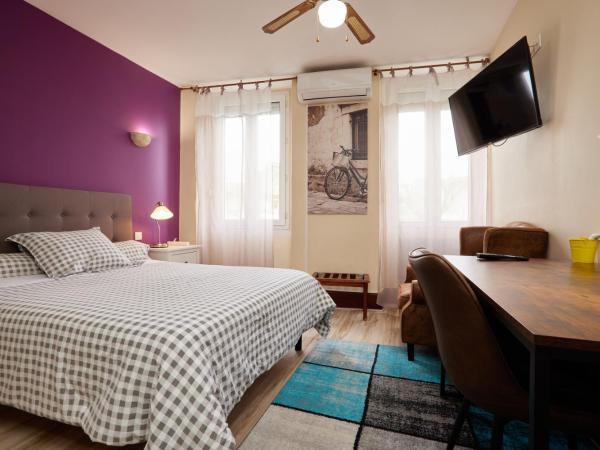 hotel de la paix : photo 2 de la chambre chambre double avec salle de bains privative