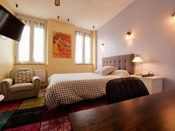 hotel de la paix : photo 5 de la chambre chambre double avec salle de bains privative