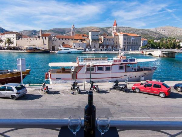 Vila Liza : photo 1 de la chambre chambre double ou lits jumeaux - vue latérale sur mer