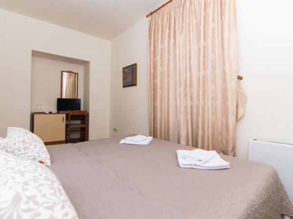 Vila Liza : photo 6 de la chambre chambre double ou lits jumeaux - vue latérale sur mer