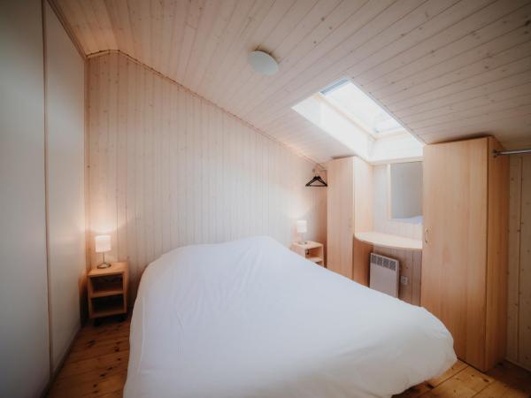 Résidence Sunêlia Les Logis d'Orres : photo 6 de la chambre grand chalet en duplex (9 adultes)