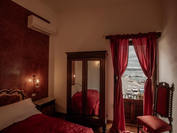 Palazzo Giunta - Porta Marina Ortigia : photo 8 de la chambre chambre double avec balcon - vue sur mer