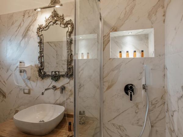 Palazzo Giunta - Porta Marina Ortigia : photo 1 de la chambre chambre double avec balcon - vue sur mer