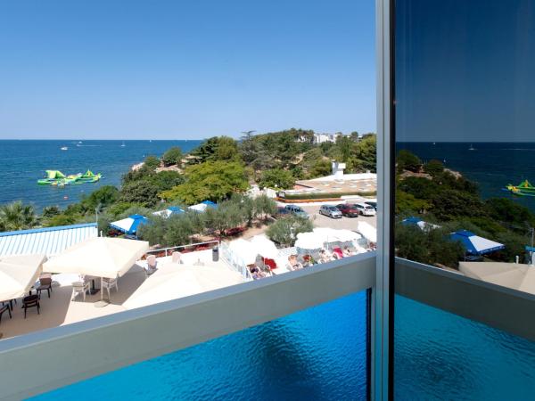 Hotel Plavi Plava Laguna : photo 5 de la chambre chambre classique avec balcon - vue sur mer