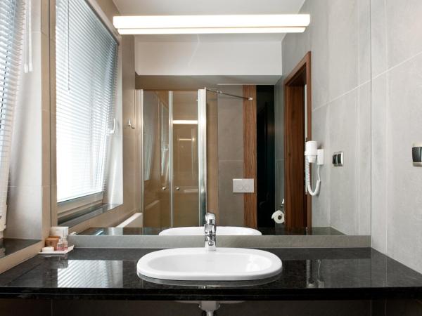 Hotel Piano : photo 4 de la chambre chambre lit king-size