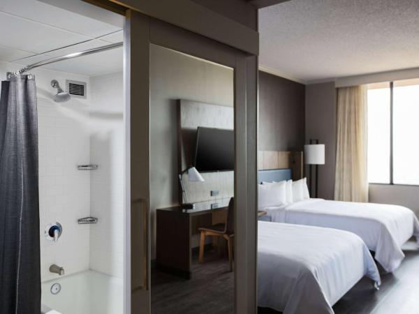 Sonesta Nashville Airport : photo 6 de la chambre chambre de luxe 2 lits queen-size