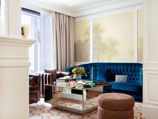 BLESS Hotel Madrid - The Leading Hotels of the World : photo 4 de la chambre suite avec terrasse - vue sur velázquez