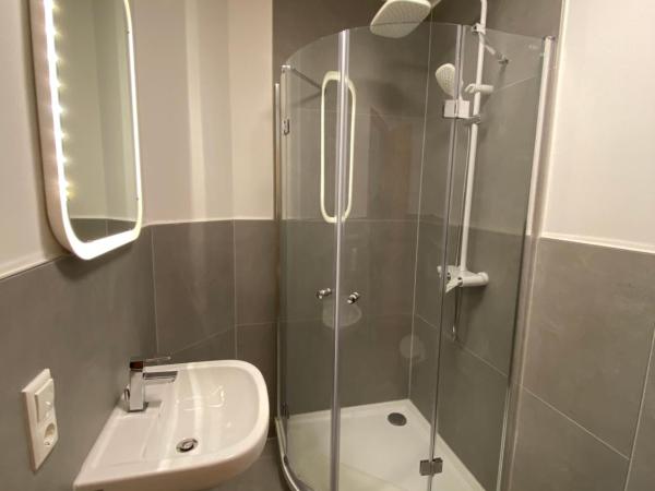 Zur Waldlust : photo 7 de la chambre chambre triple avec salle de bains privative