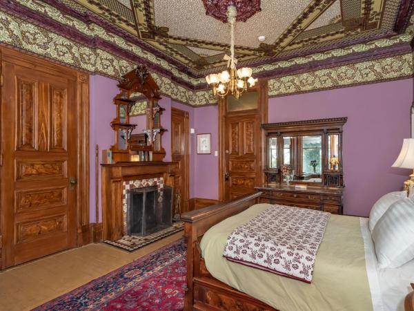 Chateau Tivoli Bed and Breakfast : photo 2 de la chambre chambre double avec salle de bains privative