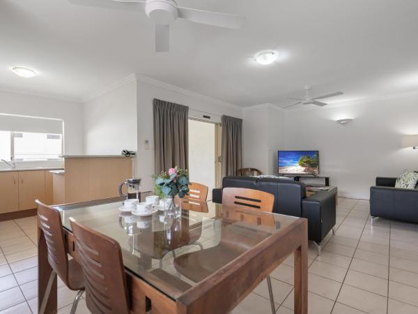 Central Plaza Port Douglas : photo 2 de la chambre appartement 2 chambres avec baignoire spa