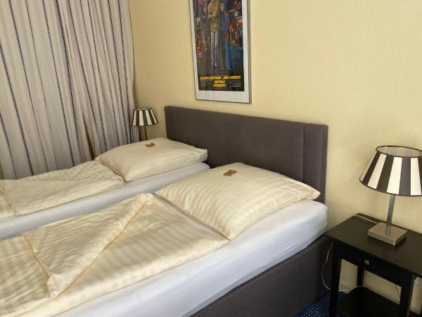 ALPHA Hotel Garni : photo 2 de la chambre chambre lits jumeaux standard
