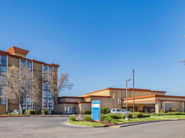 Wyndham Sacramento : photo 3 de la chambre chambre lit double avec baignoire et barres d'appui - accessible aux personnes à mobilité réduite - non-fumeurs