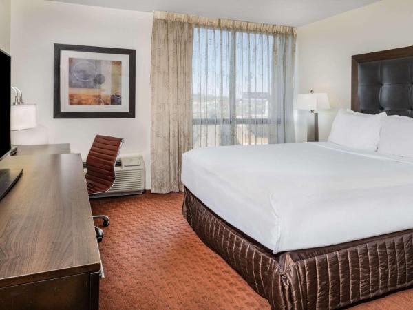 Wyndham Sacramento : photo 3 de la chambre chambre lit queen-size - non-fumeurs