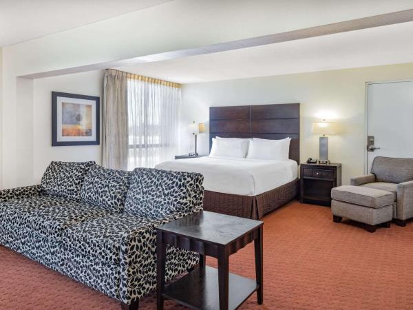 Wyndham Sacramento : photo 4 de la chambre suite lit king-size premier - non-fumeurs