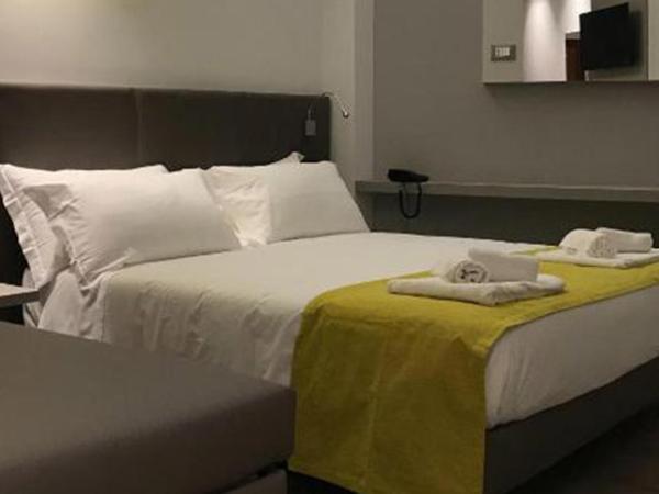 Hotel Montmartre : photo 10 de la chambre chambre supérieure - vue latérale sur mer