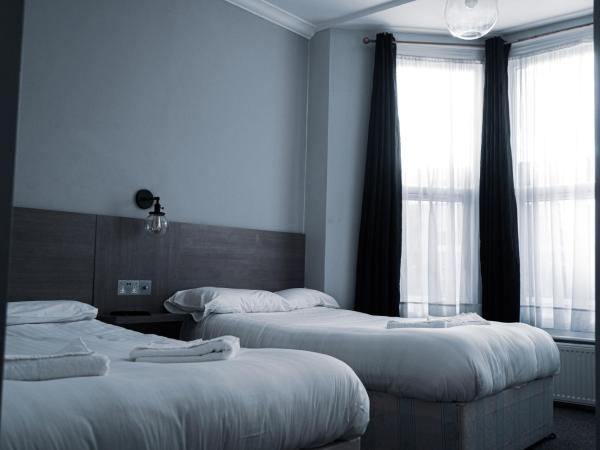 Plaza Hotel : photo 9 de la chambre chambre quadruple