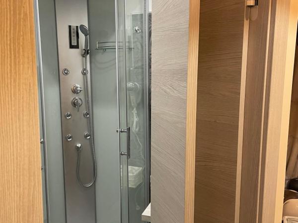 Domus La Foce Hotel Self check in : photo 7 de la chambre chambre double ou lits jumeaux avec salle de bains privative