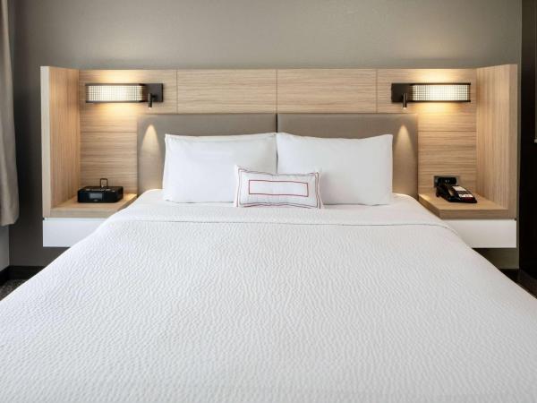 Sonesta Select Nashville Airport Suites : photo 1 de la chambre suite lit king-size