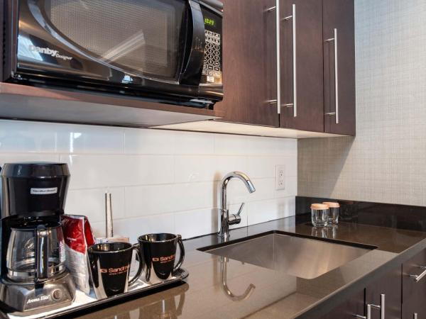 Sandman Hotel Vancouver Airport : photo 4 de la chambre suite studio 1 lit king-size avec kitchenette